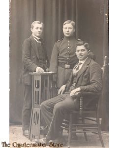 Postkarte/ Photo 1914, Deutscher Soldat mit 2 Bruder 