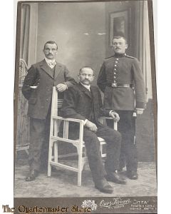 Studio\ Photo 1915 Deutscher Soldat mit 2 Zivilisten