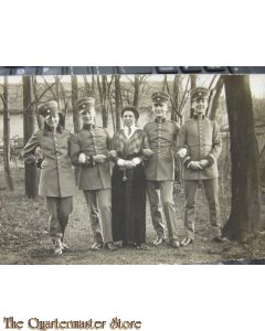 AnsichtsKarte (Mil. Postcard) photo 1916 Soldaten mit Familie
