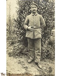 Postkarte / Studio photo 1917  Deutscher Soldat mit Kratschen und Seitengewehr