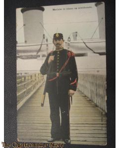Prent briefkaart  1905 Marinier der 2e klasse op schildwacht