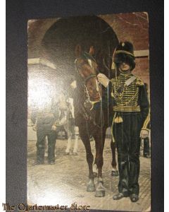 Prent briefkaart gele rijder