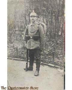 Postkarte/StudioPhoto 1915 Deutscher Soldat mit pickelhaube und bepackung 