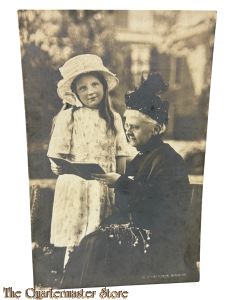 Ansicht Koningin Regentes Emma met kleindochter Juliana  
