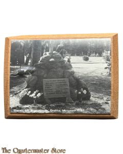 Foto op hout ,  Rhenen militaire begraafplaats Grebbe Monument 10 R.I. 