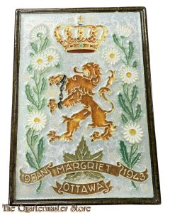 Cloisonné tegel vervaardigd door plateelfabriek De Porceleyne Fles te Delft Koningshuis - Royal Family - "19 jan Margriet 1943 Ottawa"
