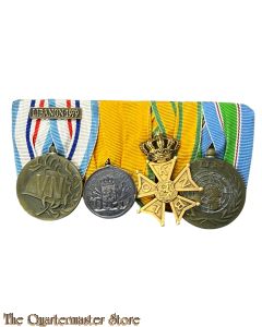 4 delige Spange Herinneringsmedaille VN-Vredesoperaties met de gesp “LIBANON 1979”. • Vrijwilligersmedaille Trouwe Dienst • Onderscheiding avondvierdaagse . • UN-medal UNIFIL.