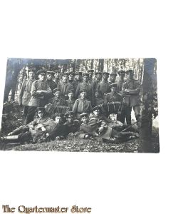 Postkarte/ Photo 1916 Deutsche Soldaten im Wald Musik machen 