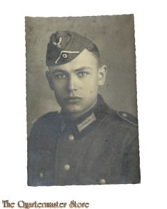 Photo Studioportret WH Soldat mit Feldmutze 1942