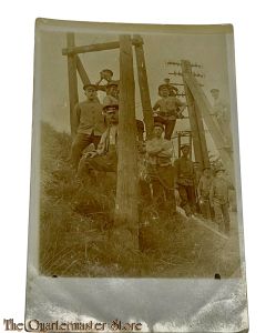 Postkarte/ Photo 1916 Group of soldiers repairing telephone/telegraph wiring