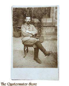 (Feld) Postkarte/Studiophoto 1914 Deutscher Soldat sitzend