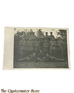 Postkarte/Studio photo 1915 Gruppe Deutsche Soldaten 28 Res Div 