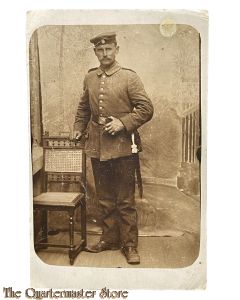 Postkarte / Studio photo 1914 Deutscher Soldat mit Seitengewehr 
