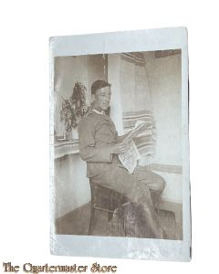 Postkarte/Studio photo 1916 Deutscher Uffz auf einem Stuhl 