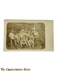 Postkarte/ Photo 1914 12 Deutsche Soldaten teils sitzend