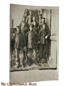 Postkarte/Studio photo 1916  Deutsche Soldaten auf eine Treppe 