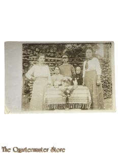 Photo/Postkarte 1914 Deutscher Soldat mit Frauen 