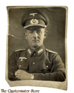 Photo 1942 WH Deutscher Soldat mit Schirmmutze 