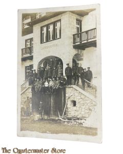 Postkarte/ Photo 1918 Deutsche Soldaten weisses Haus mit Treppe und Kinder