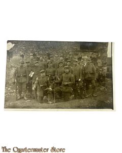 Postkarte / Studio photo 1915 Gruppe Deutsche Soldatenbewaffnet und mit Pickelhaubes 