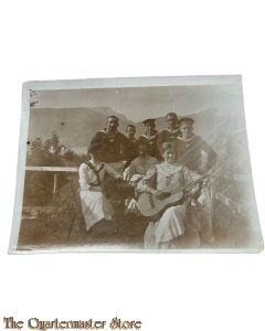 Postkarte/ Photo 1914 Deutsche Marine Soldaten mit Frauen und Gitarre
