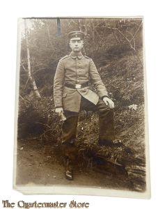Studio Photo 1916  Deutscher Soldat mit Schirmmutze 