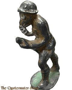 WW1 Manoil Barclay Toy soldier wearing gasmask and rifle