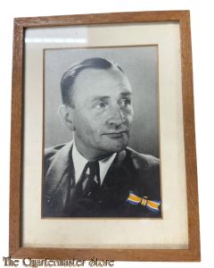 Foto in lijst geridderde man 