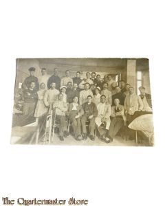 Postkarte/ Photo 1916 Deutsche Soldaten mit Schwestern im Hospital