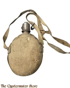 Japan - WW2 Canteen with cover and shoulderstrap 