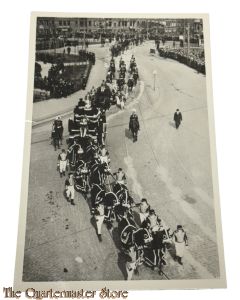 Ansicht de plechtige bijzetting van H.M. Konigin Moeder in de Mieuwe Kerk te Delft op disndag 27 maart 1934