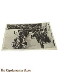 Ansicht de plechtige bijzetting van H.M. Konigin Moeder in de Nieuwe Kerk te Delft op dinsdag 27 maart 1934
